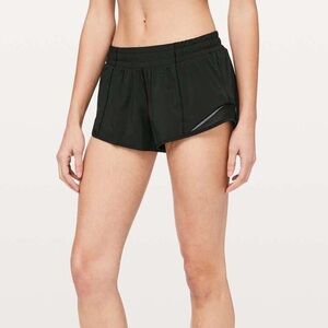 NWOT - Lululemon Hotty Hot Short II *2.5" Black | SIZE: 6 - low rise